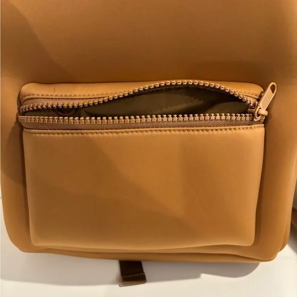 Quince All-Day Neoprene Backpack - Picture 7 of 7